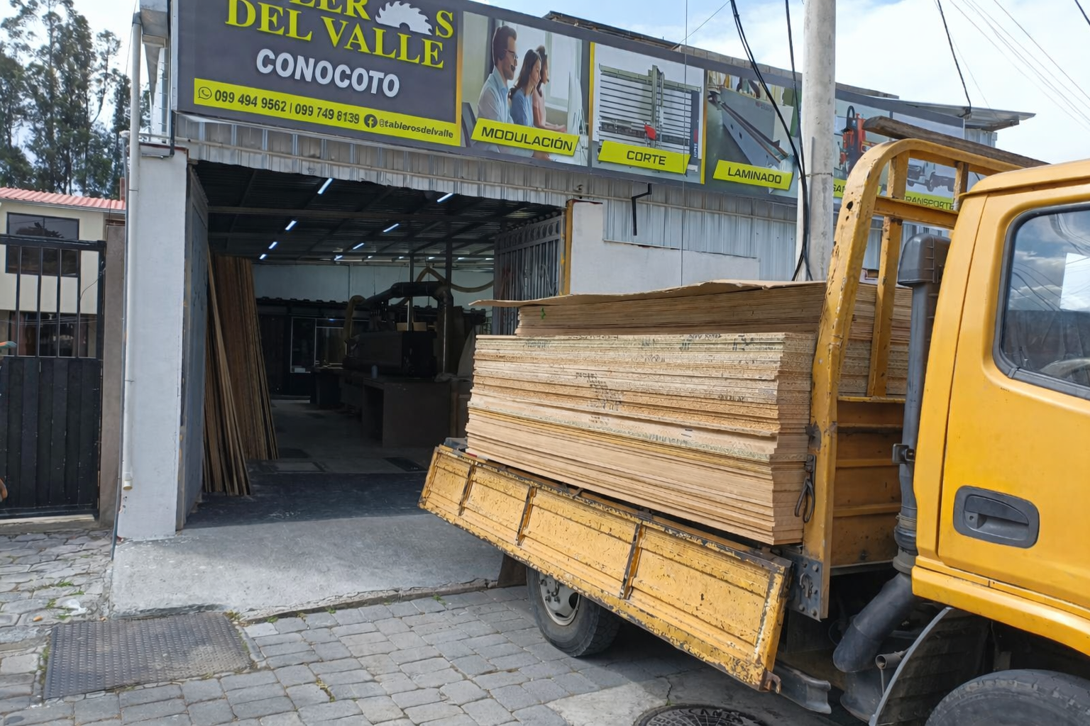 Tablero de madera con acabado premium - Conocoto